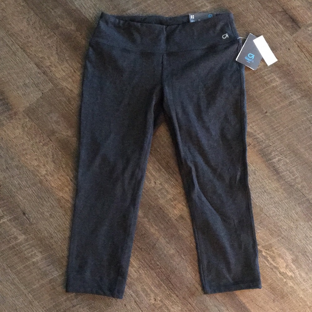 GapFit Capri length legging